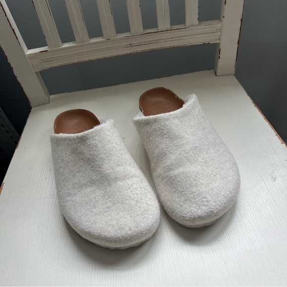 Gap Slip-On Clogs Off-White Size 8 - Picture 2 of 6